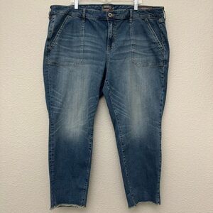 Torrid Crop Boyfriend Vintage Stretch Jeans Mid Rise Raw Hem Denim Size 24 NWT